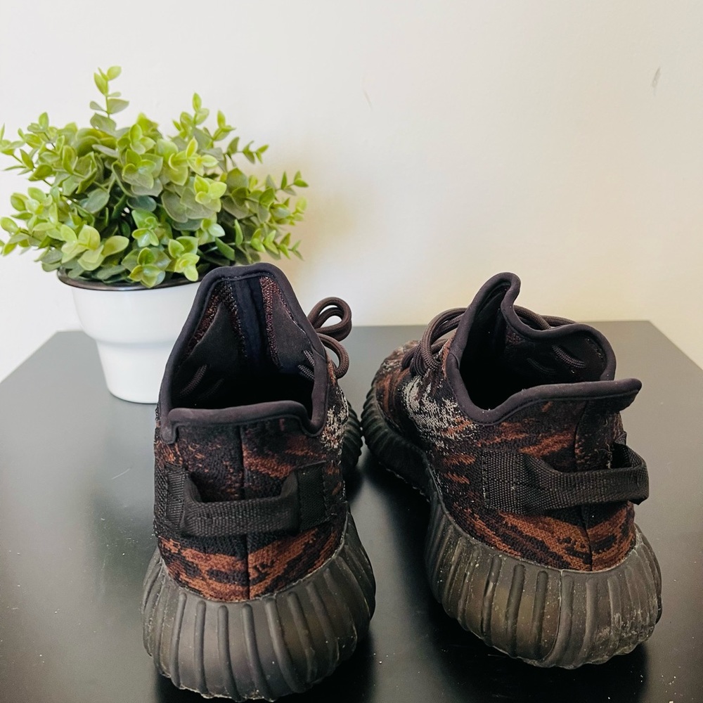Yeezy - Picture 2 of 5